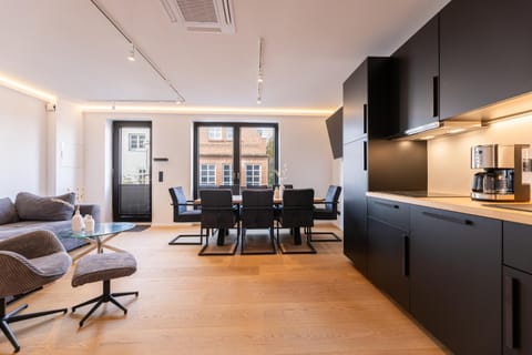 Kitchen or kitchenette, Living room