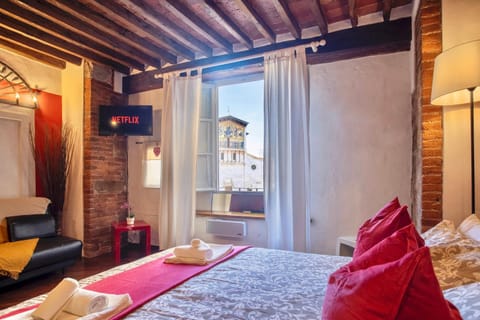 Property building, Bed, TV and multimedia, View (from property/room), Bedroom, Landmark view, towels