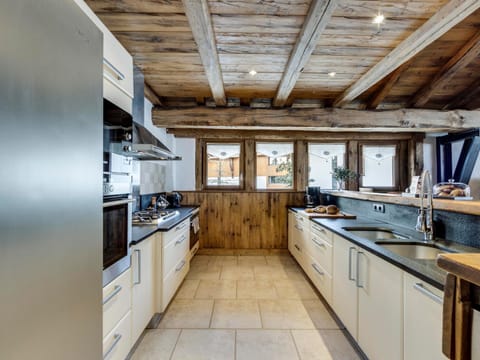 Chalet prestige 4 chambres, hammam, cheminée, conciergerie - FR-1-694-365 Chalet in Val dIsere