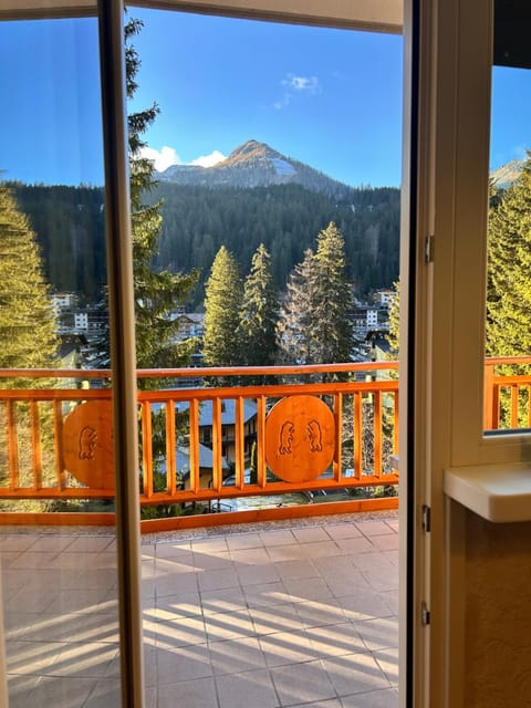 Day, Natural landscape, View (from property/room), Balcony/Terrace, Mountain view