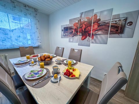 Seating area, Dining area