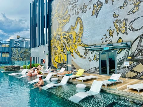 Swimming pool