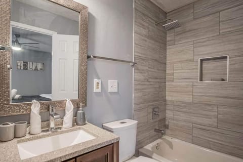 The Rosewood Townhouse - 10 mins to horse park! House in Conyers