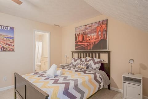 Bed, Photo of the whole room, Bedroom