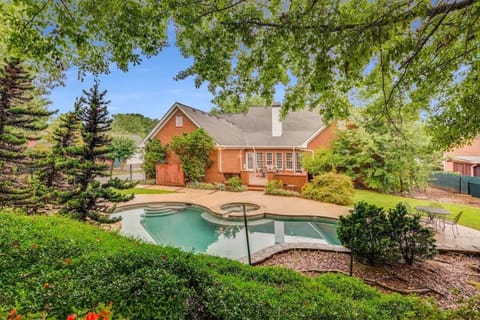 Property building, Day, Garden, Garden view, Pool view, Swimming pool, Swimming pool, sunbed