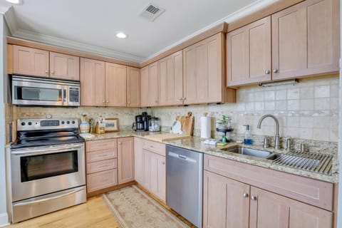 New Listing! Marsh & Harbor Island Views in a Wildlife Sanctuary House in Saint Helena Island