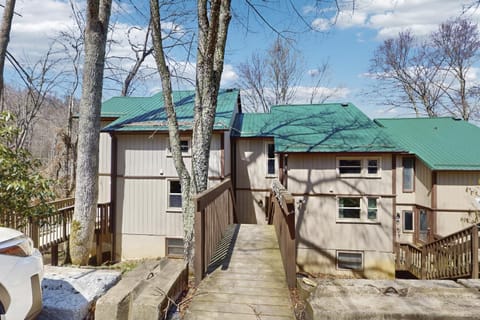 Hemlock Nob C19 Apartment in Sugar Mountain