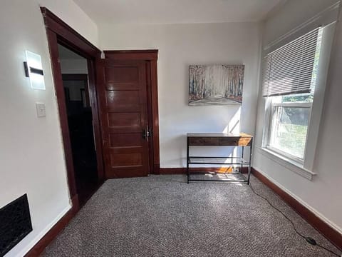 2Bed Apt Near University Hospital Apartment in East Cleveland