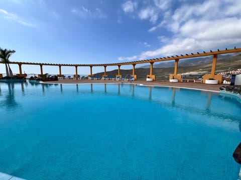 Nearby landmark, Day, Natural landscape, Mountain view, Pool view, Swimming pool, sunbed