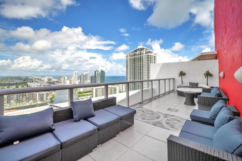 Penthouse Sky Suite - 2BDR2BTH - Private Rooftop Terrace House in Hallandale Beach