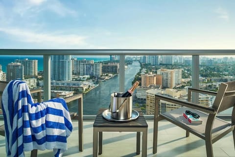 Penthouse Sky Suite - 2BDR2BTH - Private Rooftop Terrace House in Hallandale Beach