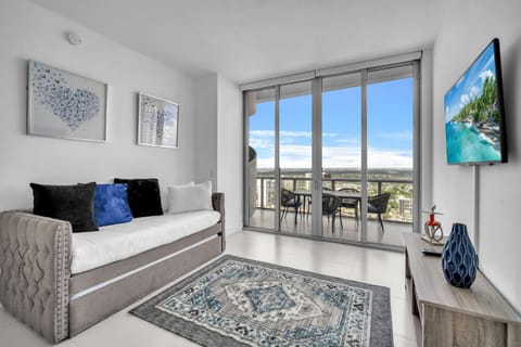 Penthouse Sky Suite - 2BDR2BTH - Private Rooftop Terrace House in Hallandale Beach