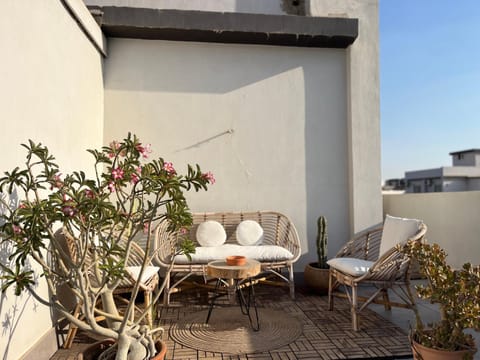 Patio, Day, Seating area