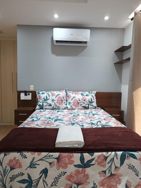 Bed, Photo of the whole room, Bedroom, air conditioner