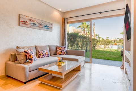 Patio, Communal lounge/ TV room, Day, Garden, TV and multimedia, Living room, Seating area, Evening entertainment, Garden view