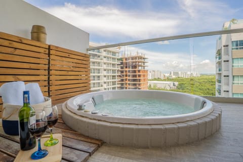 Natural landscape, Hot Tub, View (from property/room), Balcony/Terrace, Lake view, Sea view