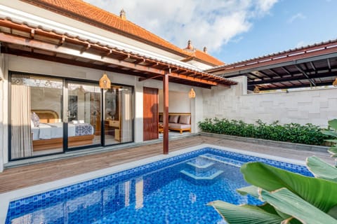 Property building, Swimming pool, Breakfast