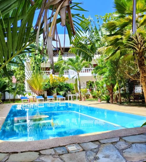 Swimming pool