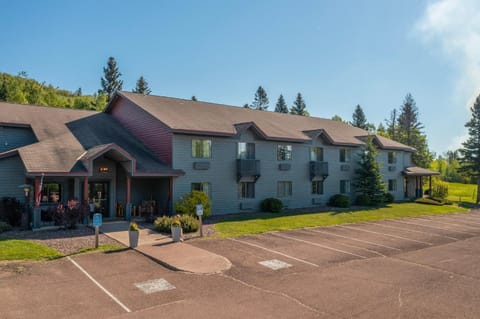 Property building, Facade/entrance, Parking