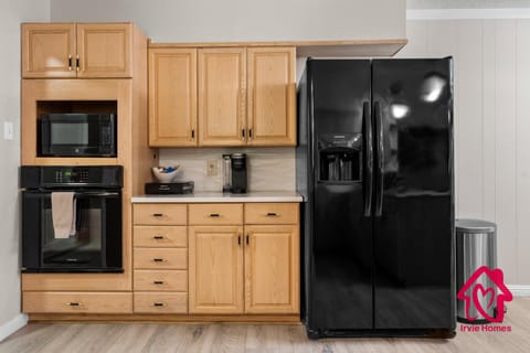 Chapala Charm 6BR Family Oasis - An Irvie Home House in Albuquerque