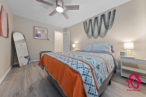 Chapala Charm 6BR Family Oasis - An Irvie Home House in Albuquerque