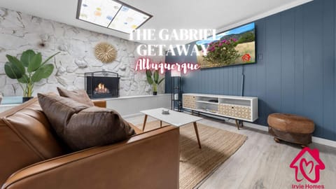 Chapala Charm 6BR Family Oasis - An Irvie Home House in Albuquerque