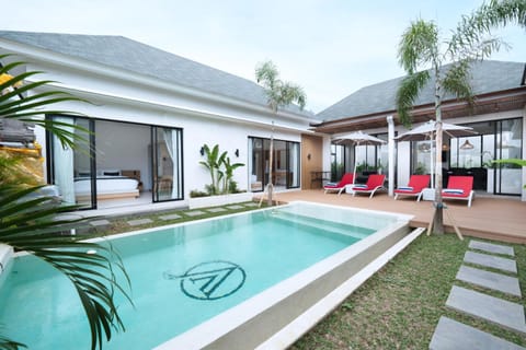Patio, Day, Natural landscape, Garden, Garden, Garden view, Pool view, Swimming pool, Swimming pool, sunbed