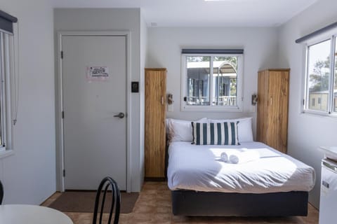 Bed, Living room, Pets, pet friendly