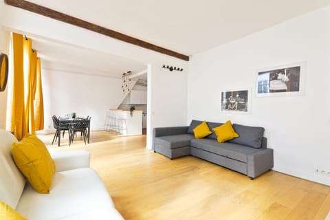 Bed, Living room, Bedroom