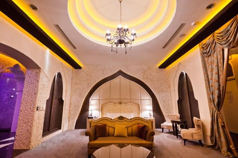 Photo of the whole room, Decorative detail