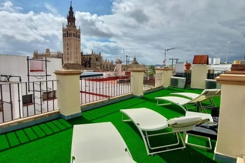 View (from property/room), Balcony/Terrace, City view