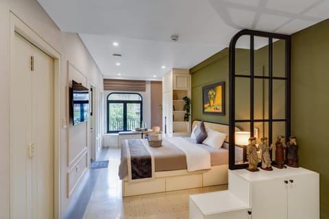 Bed, TV and multimedia, Photo of the whole room, Seating area, Bedroom