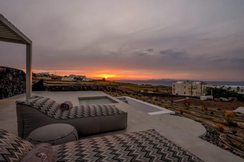Property building, Hot Tub