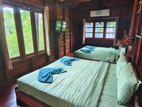 ธารคีรี รีสอร์ต สวนน้ำกำนัน Resort in Krabi Changwat