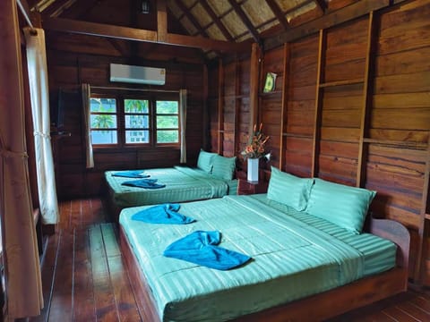 ธารคีรี รีสอร์ต สวนน้ำกำนัน Resort in Krabi Changwat