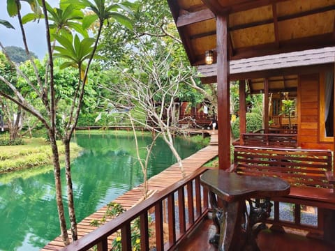 ธารคีรี รีสอร์ต สวนน้ำกำนัน Resort in Krabi Changwat