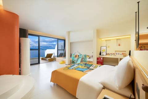 Bed, Natural landscape, Photo of the whole room, Bedroom