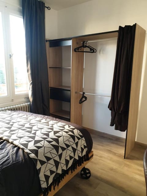 M058-059 Marquer Jolie chambre en colocation Bed and Breakfast in Annemasse