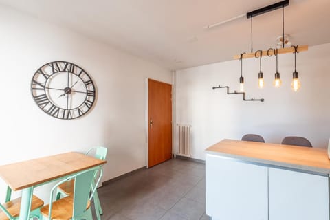 M058-059 Marquer Jolie chambre en colocation Bed and Breakfast in Annemasse