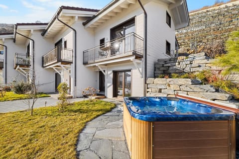 Natural landscape, Garden, Hot Tub, Hot Tub