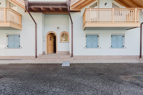 Property building, Facade/entrance