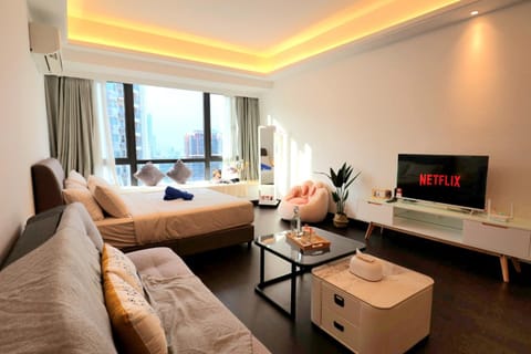 Bed, TV and multimedia, Living room, Photo of the whole room, Evening entertainment, Bedroom