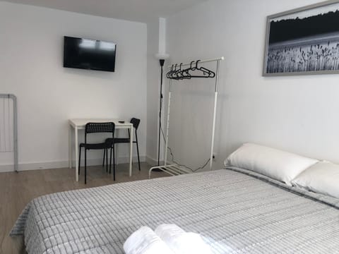 HABITACION ROOM Larga Temporada MAS DE 60 DIAS MALAGA CENTRO Vacation rental in Malaga