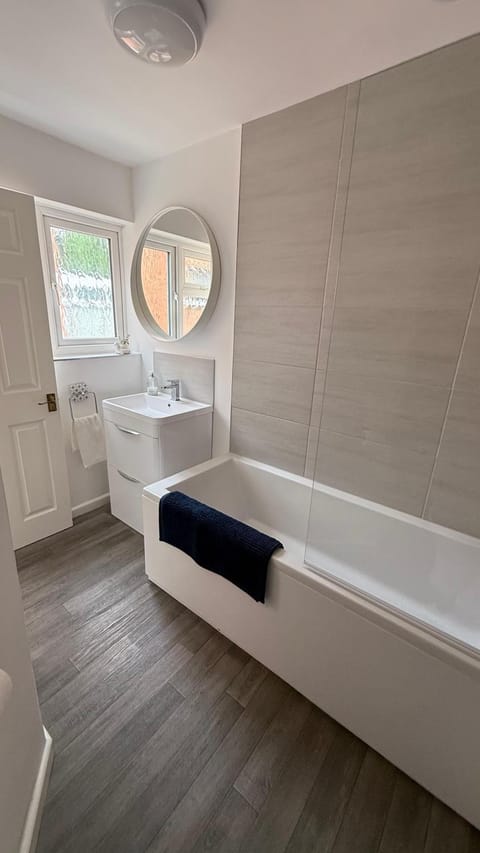 Shower, Bathroom, Bath, towels