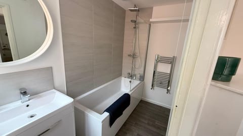 Shower, Bathroom, Bath, towels