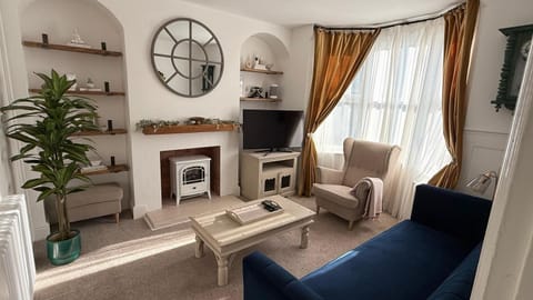 TV and multimedia, Living room, fireplace, fireplace