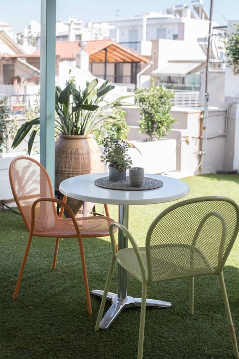 Day, Balcony/Terrace, Seating area, Dining area