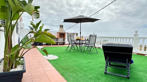 BBQ facilities, Solarium, View (from property/room), Balcony/Terrace, Sea view, sunbed