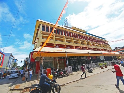 Property building, Neighbourhood