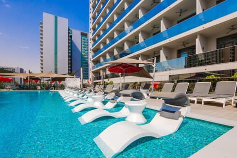 Day, Swimming pool, sunbed